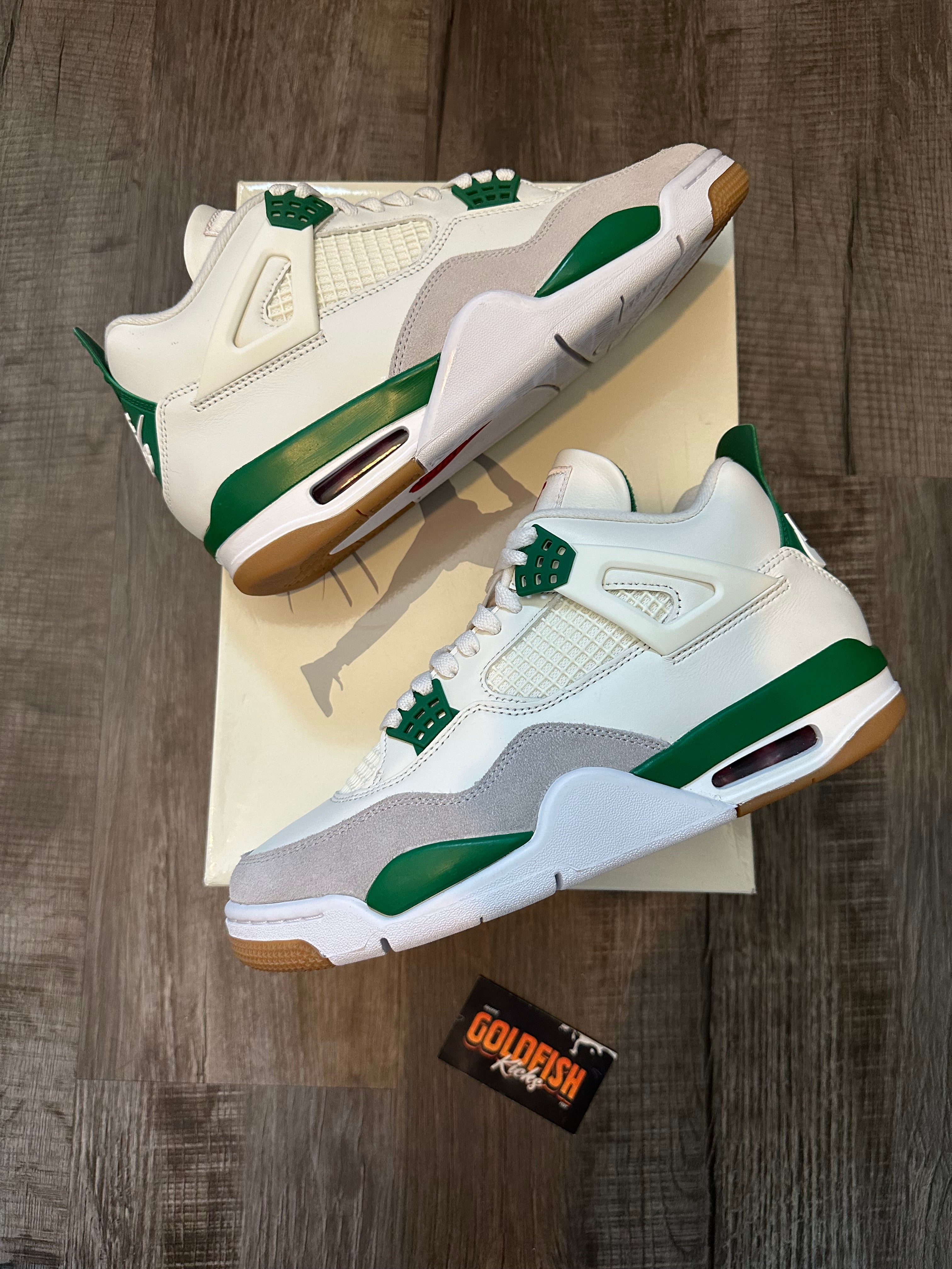 Jordan 4 Retro SB Pine Green (Size 8.5)
