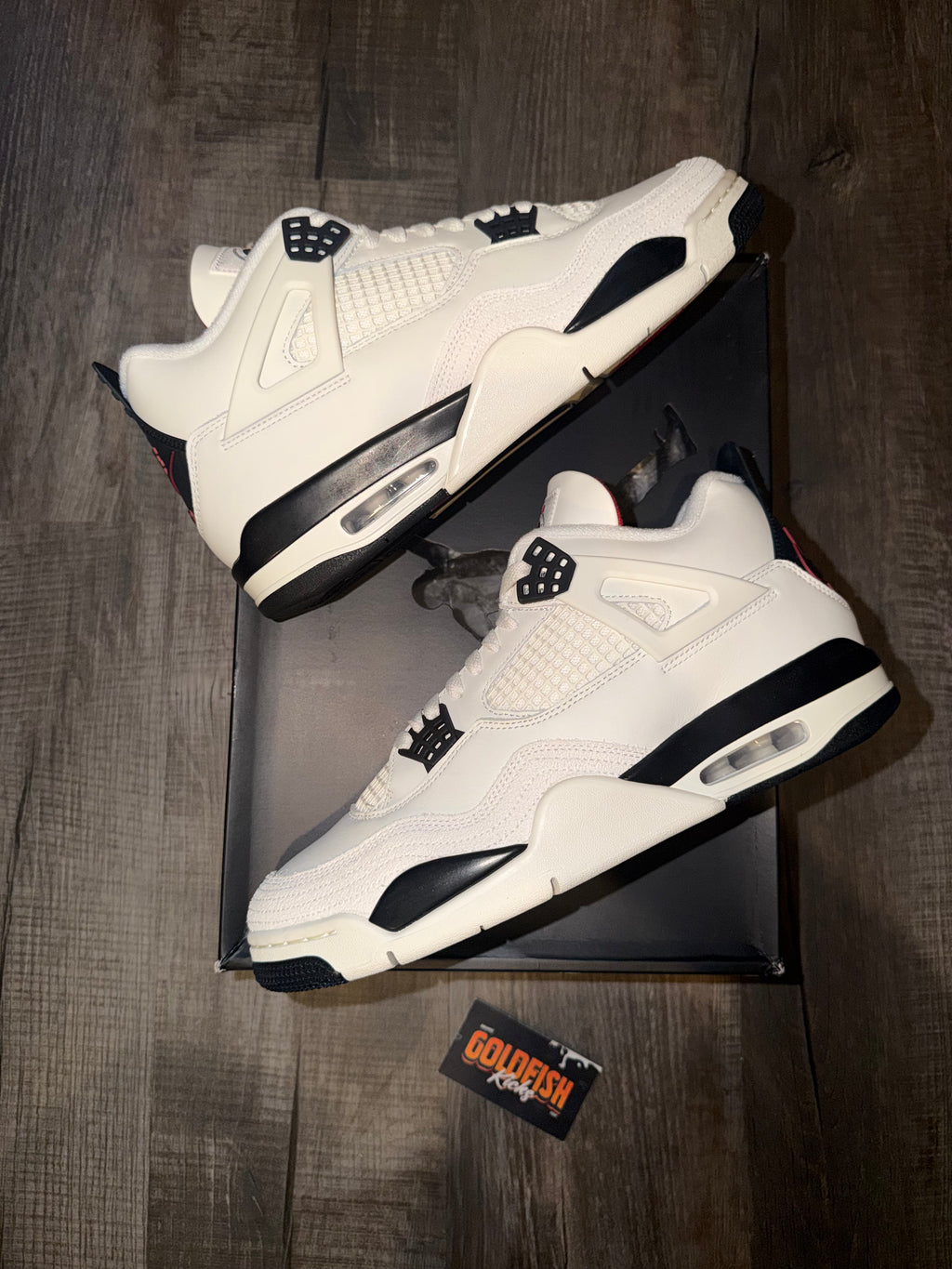 Jordan 4 Retro Flight Club