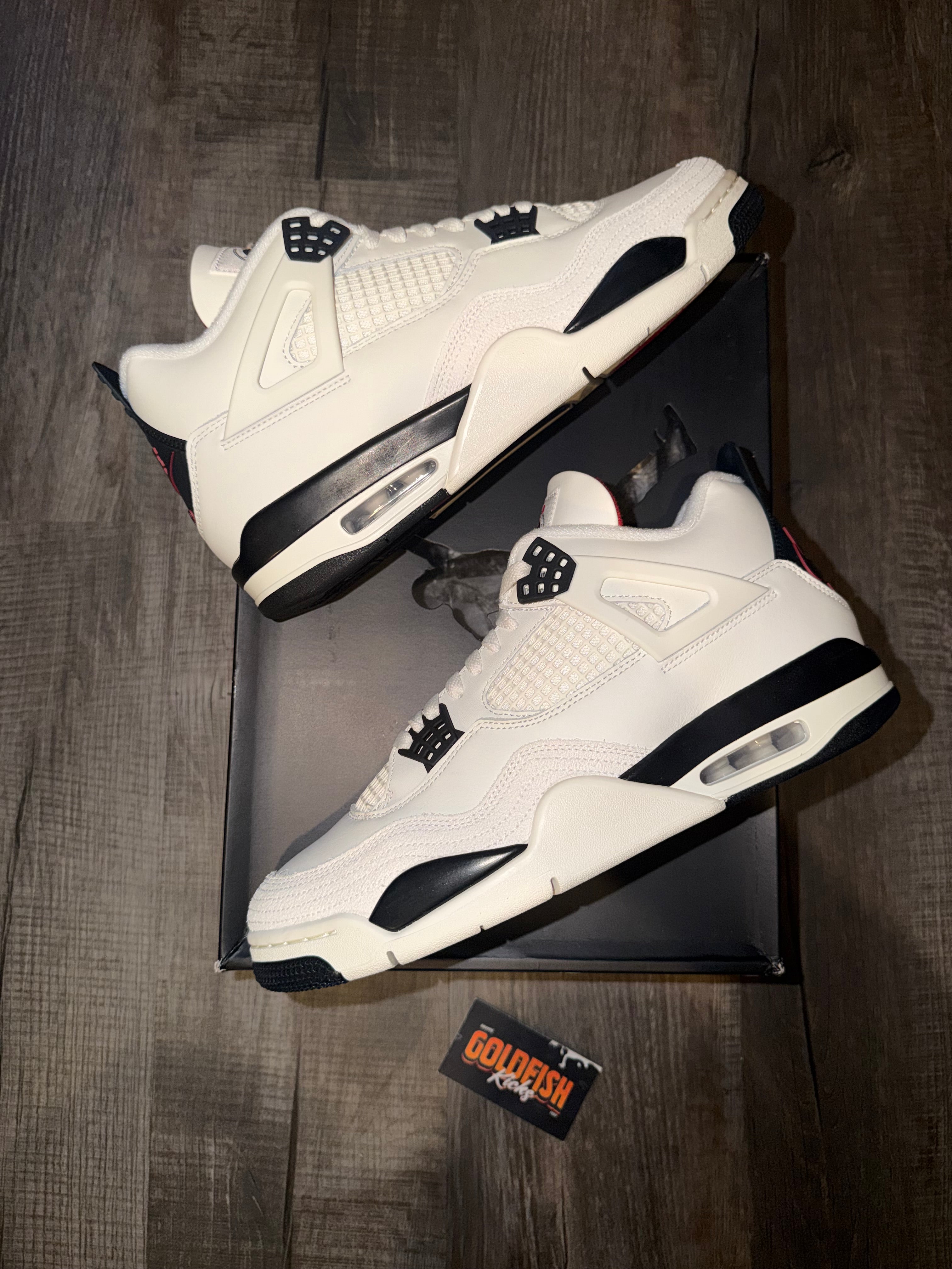 Jordan 4 Retro Flight Club