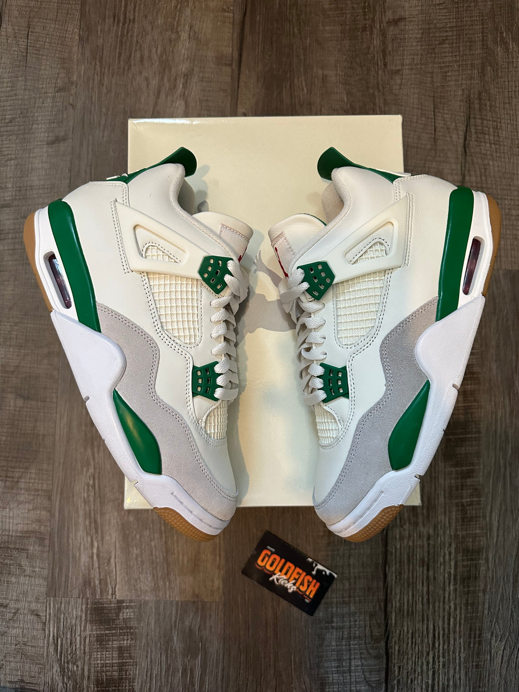 Jordan 4 Retro SB Pine Green (Size 8.5)