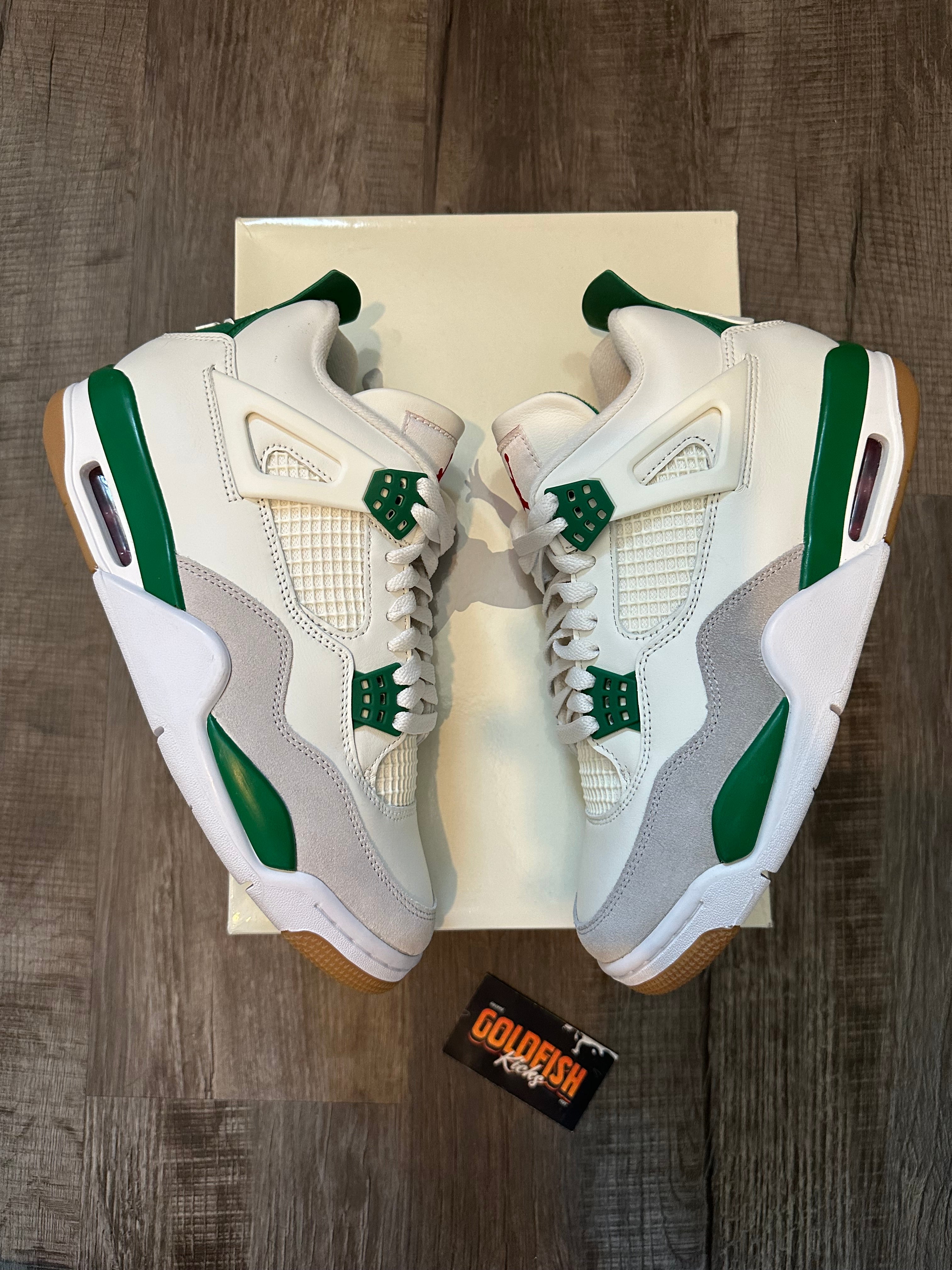 Jordan 4 Retro SB Pine Green (Size 8.5)