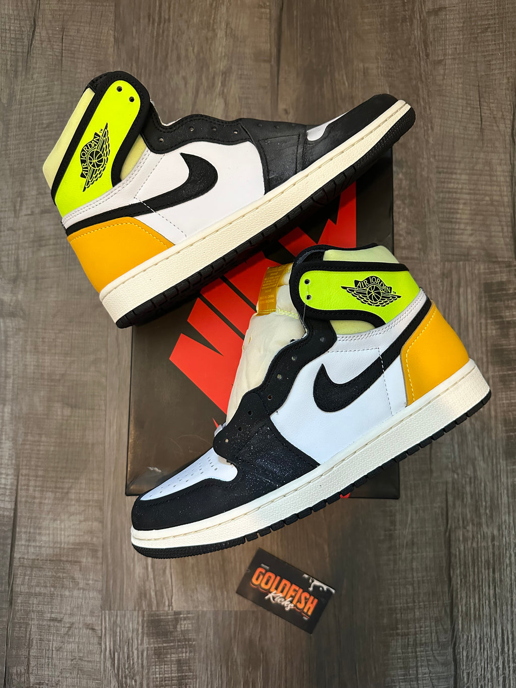 Jordan 1 Retro High White Black Volt University Gold (Size 8.5)