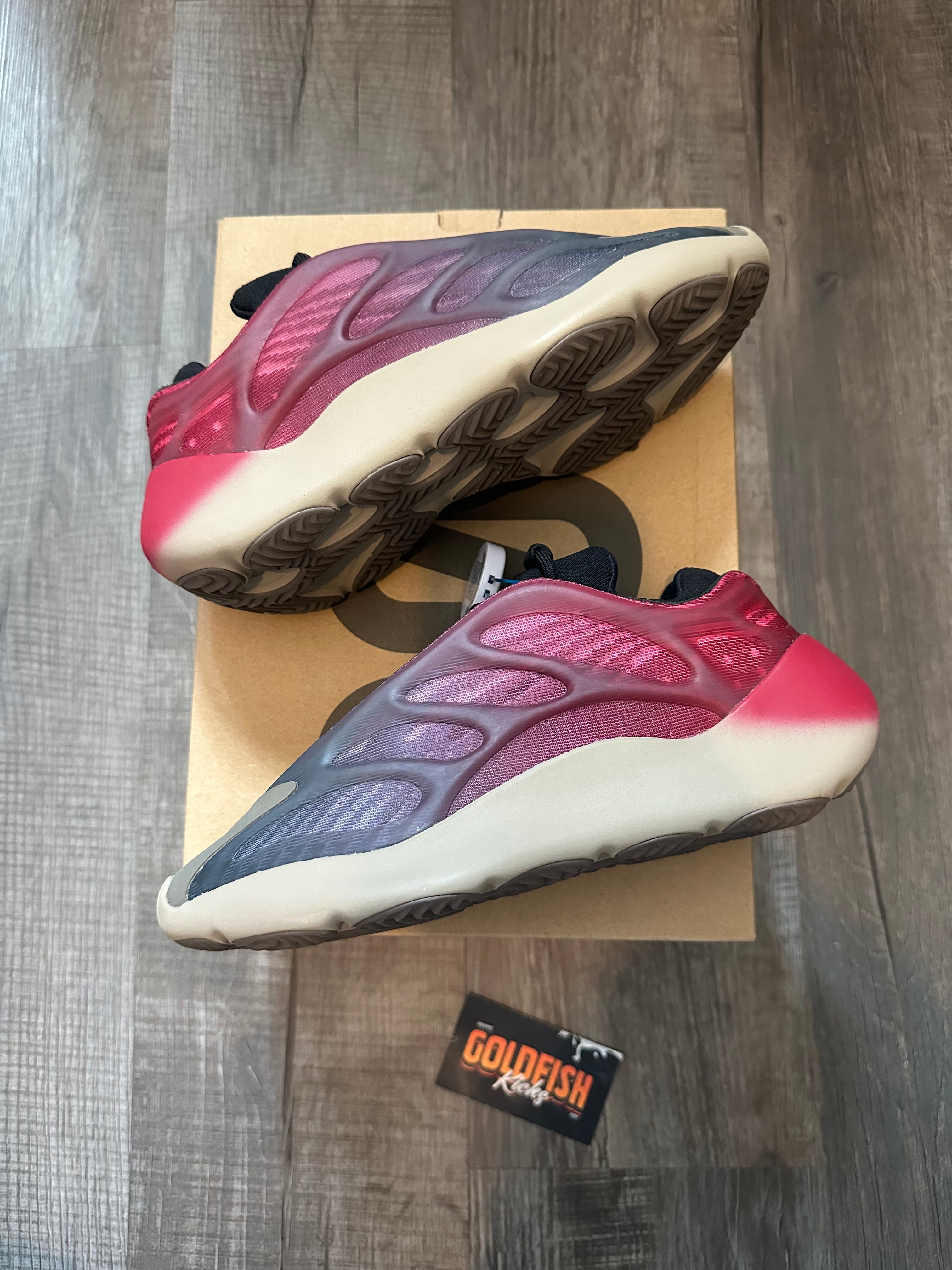 adidas Yeezy 700 V3 Fade Carbon (Size 5.5)